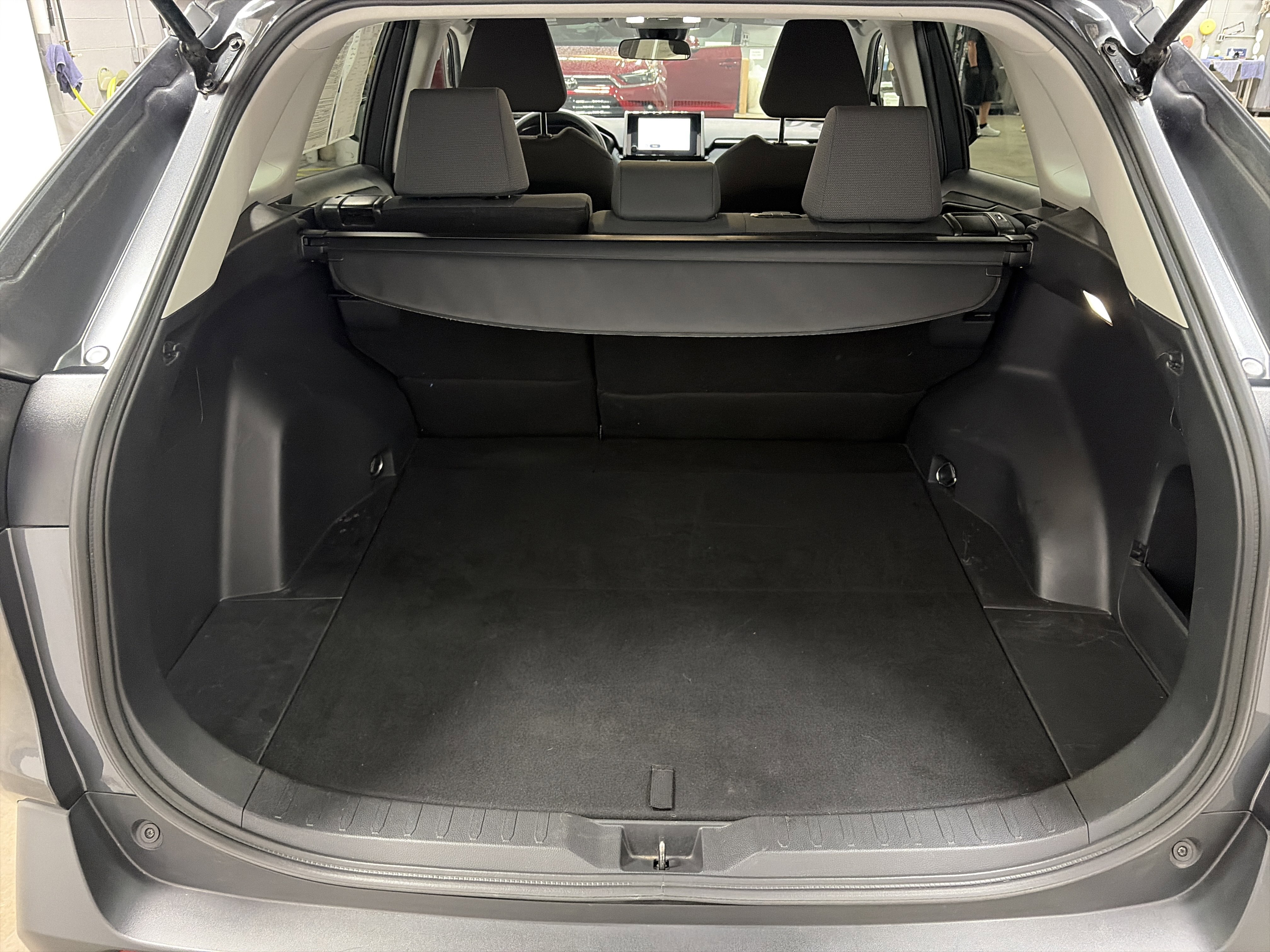 Used 2024 Toyota RAV4 XLE FWD image 26