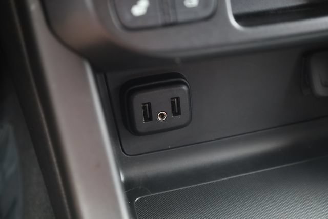 Used 2022 Chevrolet Colorado LT w/ LT Convenience Package AWD/4WD image 20