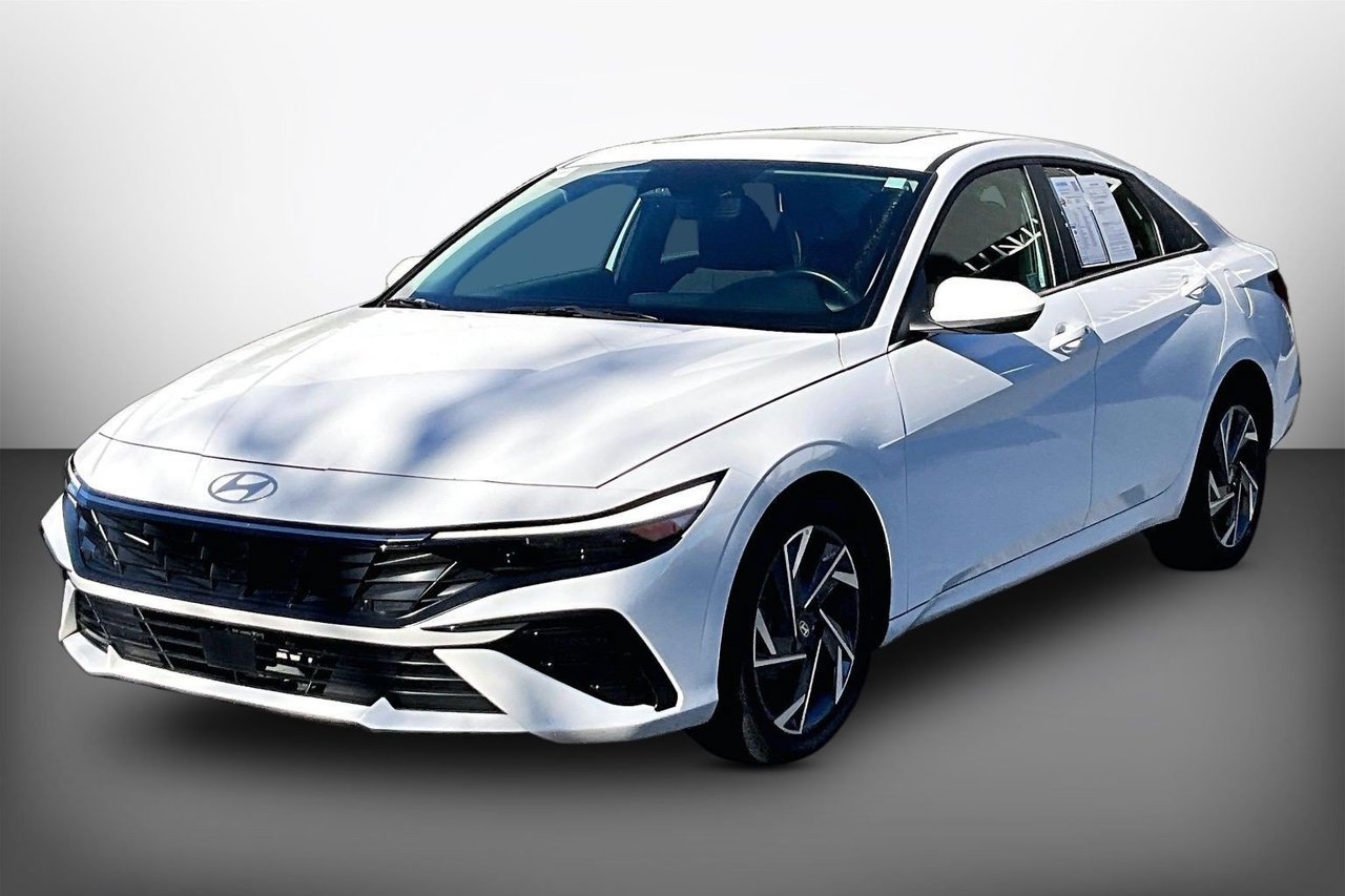 Used 2025 Hyundai Elantra SEL FWD image 4