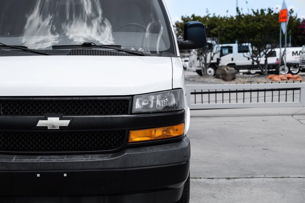 Used 2021 Chevrolet Express 2500 RWD image 40