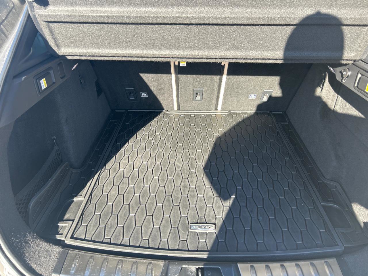 Used 2020 Jaguar F-PACE Prestige image 23