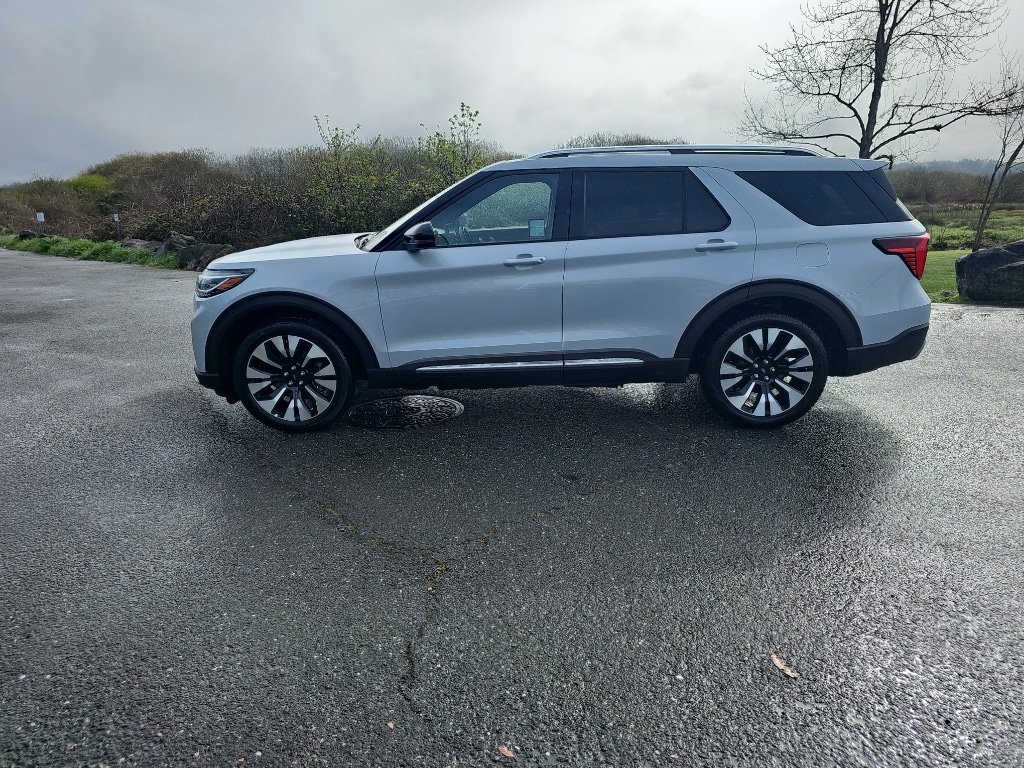 Used 2025 Ford Explorer Platinum w/ LUX Leather Package image 2