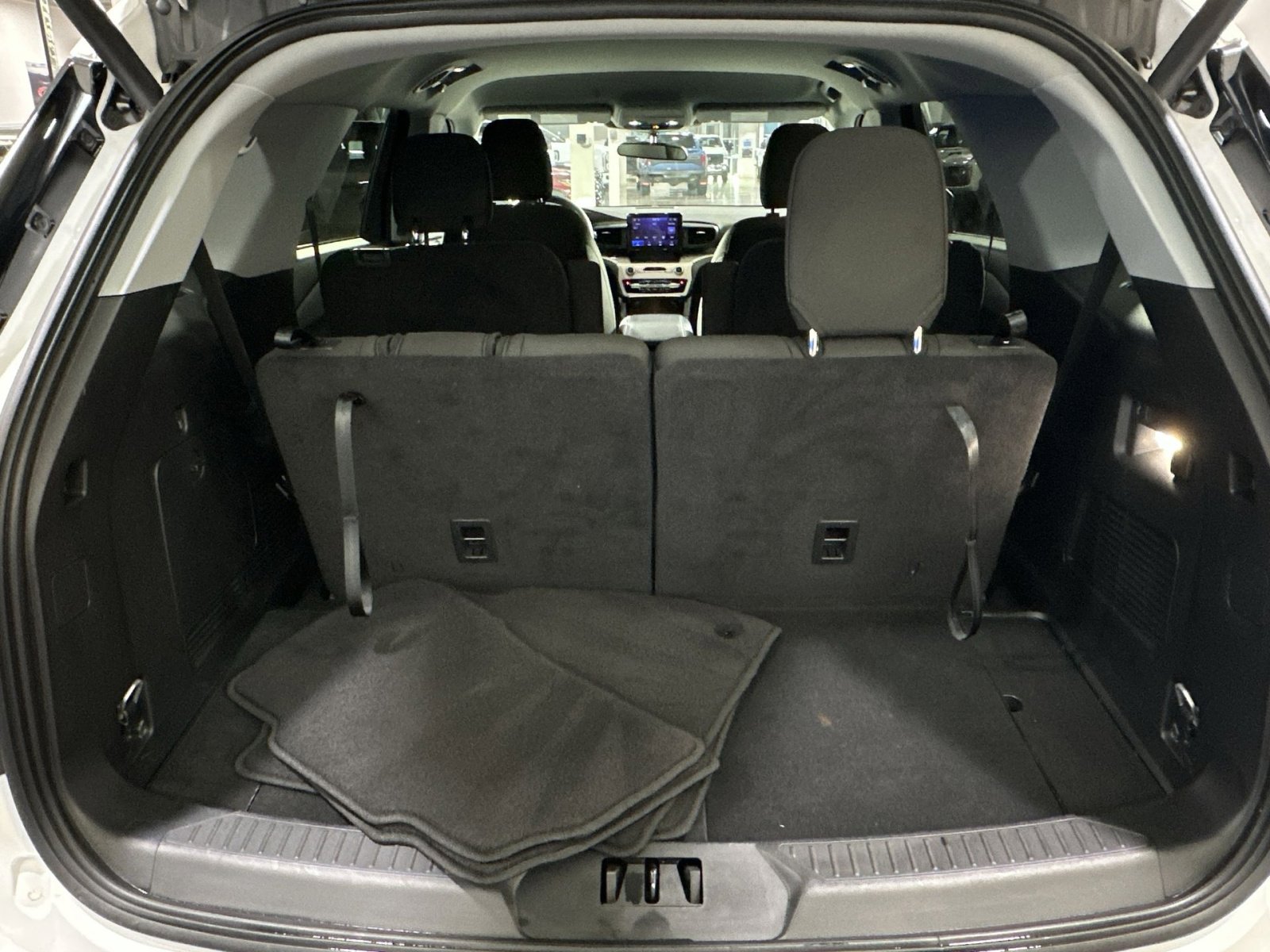 Used 2024 Ford Explorer XLT w/ Class IV Trailer Tow Package image 34