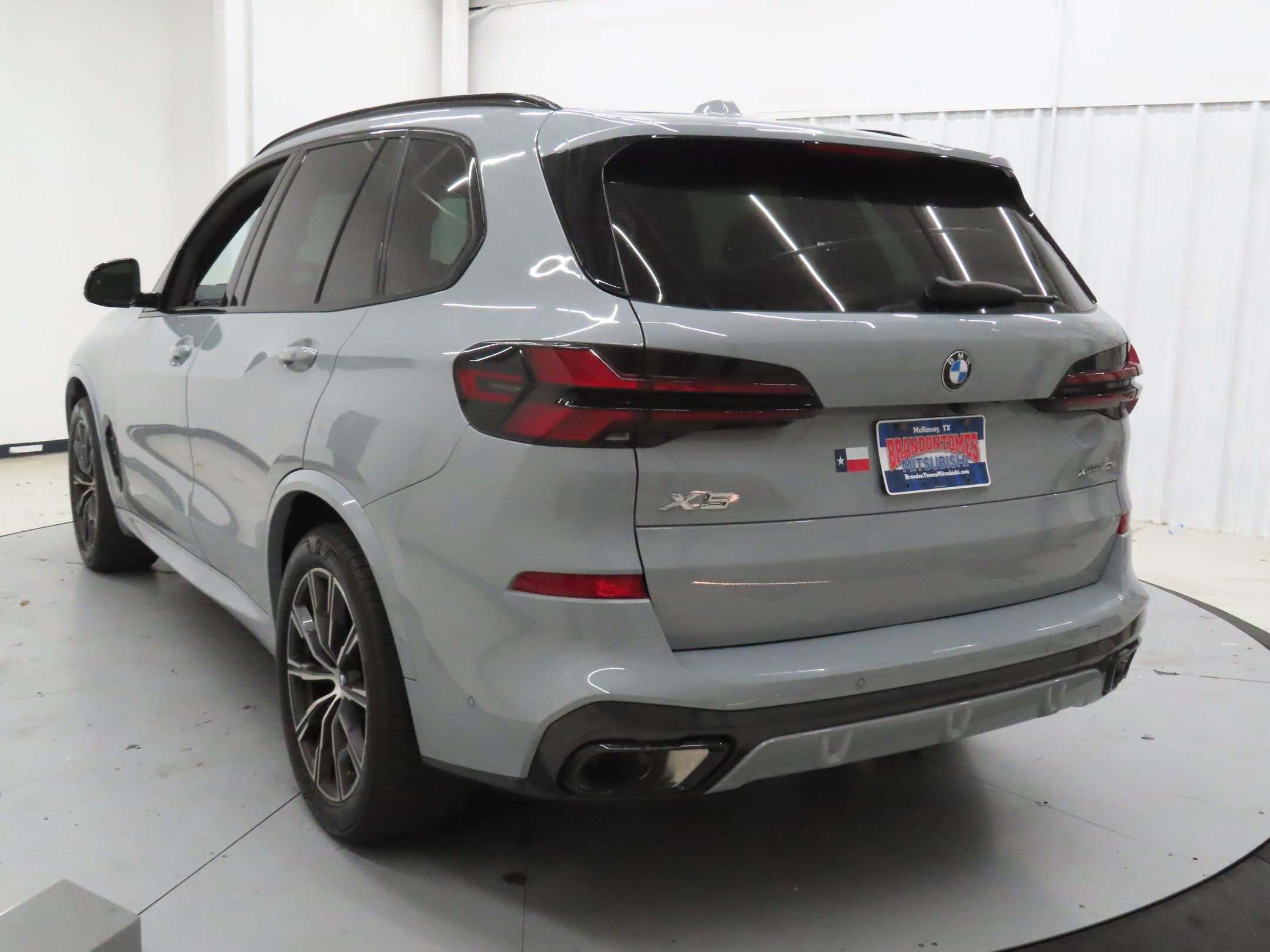 Used 2024 BMW X5 xDrive40i w/ M Sport Package image 5