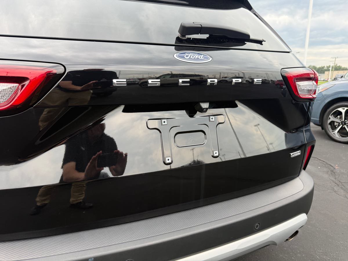 Used 2023 Ford Escape SE w/ PHEV Premium Package FWD image 7