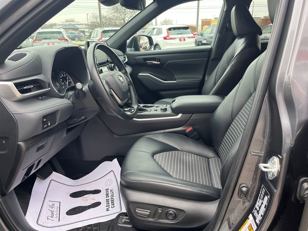 Used 2022 Toyota Highlander XSE image 10