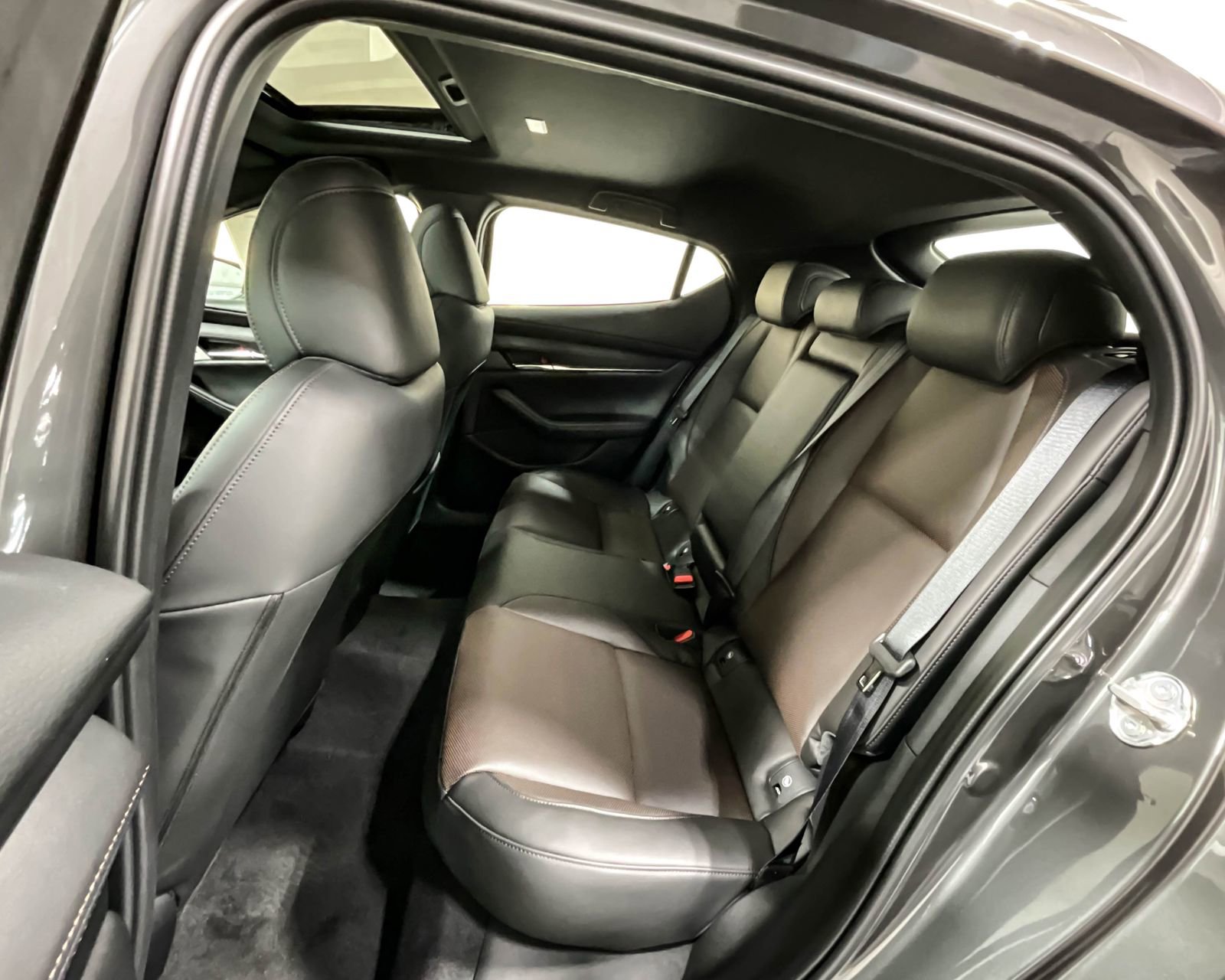 New 2025 MAZDA MAZDA3 Hatchback w/Premium Plus Pkg image 10