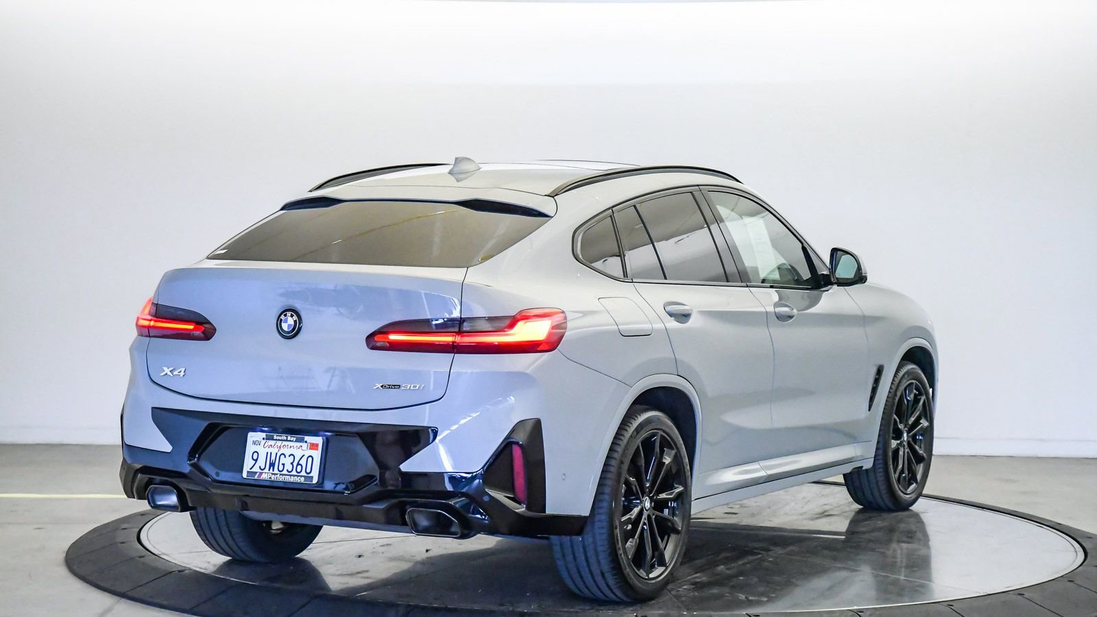 Certified 2024 BMW X4 xDrive30i w/ Premium Package image 5