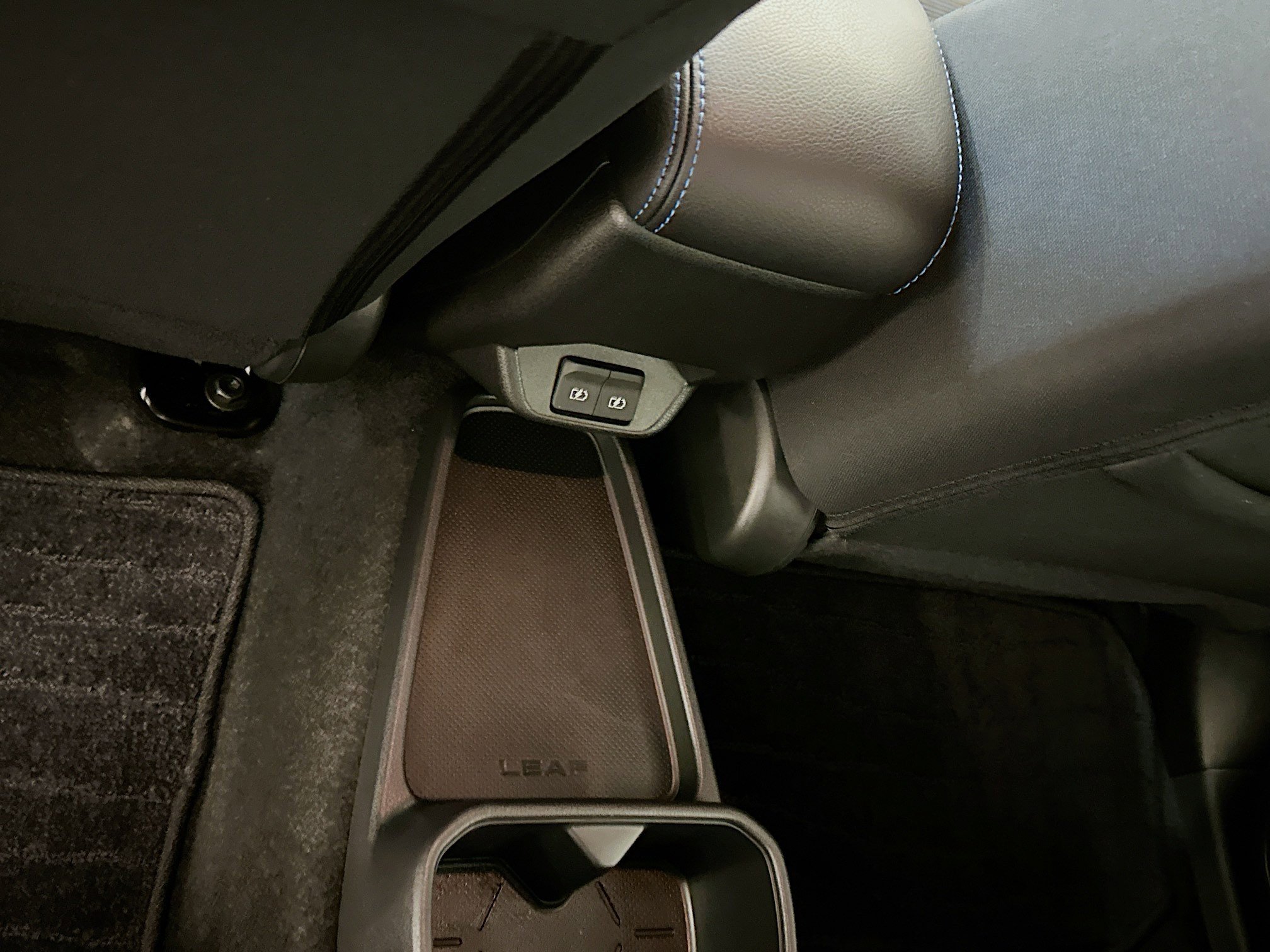 Used 2025 Nissan Leaf S image 27