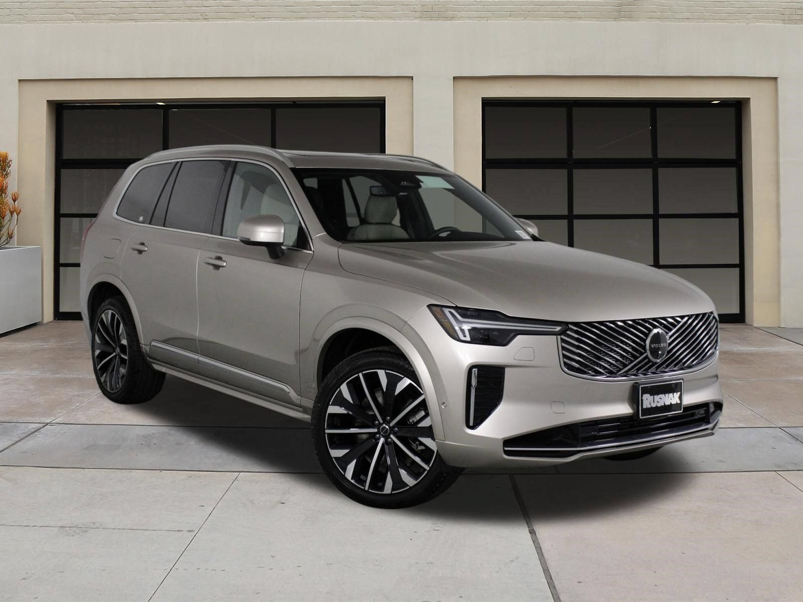 New 2026 Volvo XC90 T8 Plus w/ Protection Package Premier AWD/4WD image 19