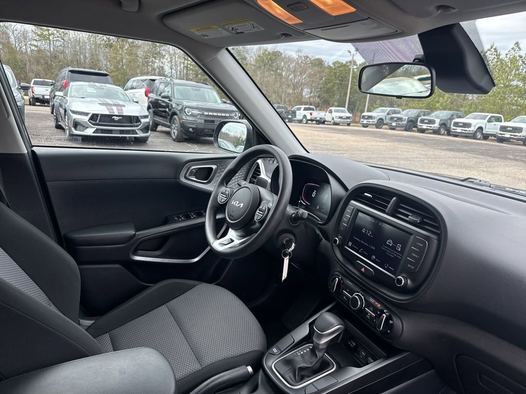 Used 2024 Kia Soul LX w/ Option Group 015 image 9