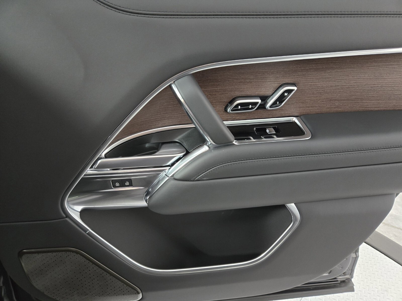 New 2025 Land Rover Range Rover Autobiography image 18