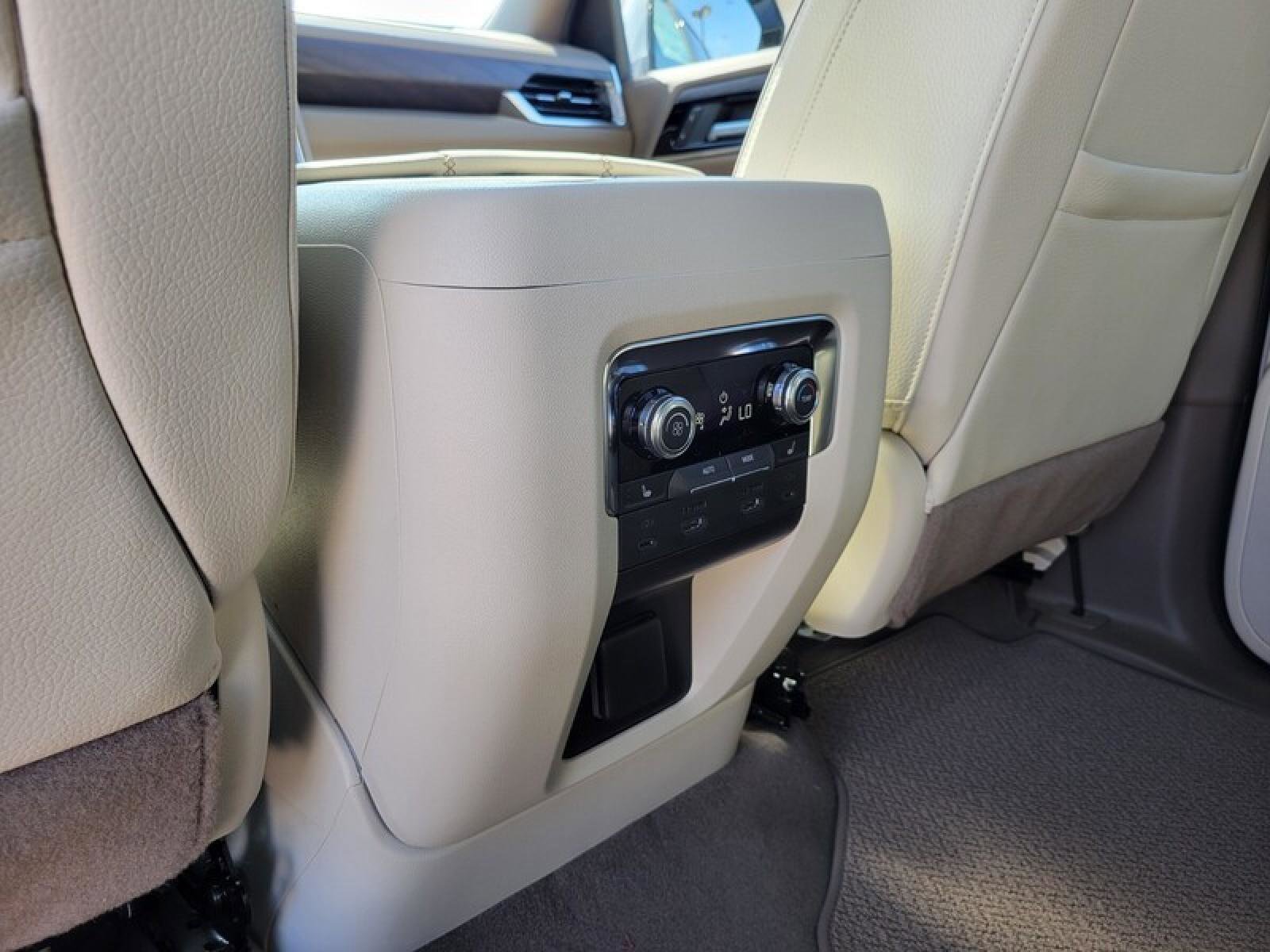 New 2026 GMC Yukon XL Denali w/ Denali Reserve Package image 31