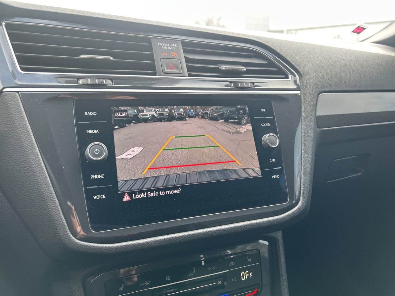 Used 2024 Volkswagen Tiguan SE R-Line image 16