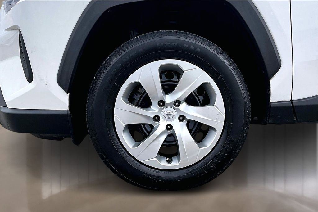 Used 2021 Toyota RAV4 LE image 8