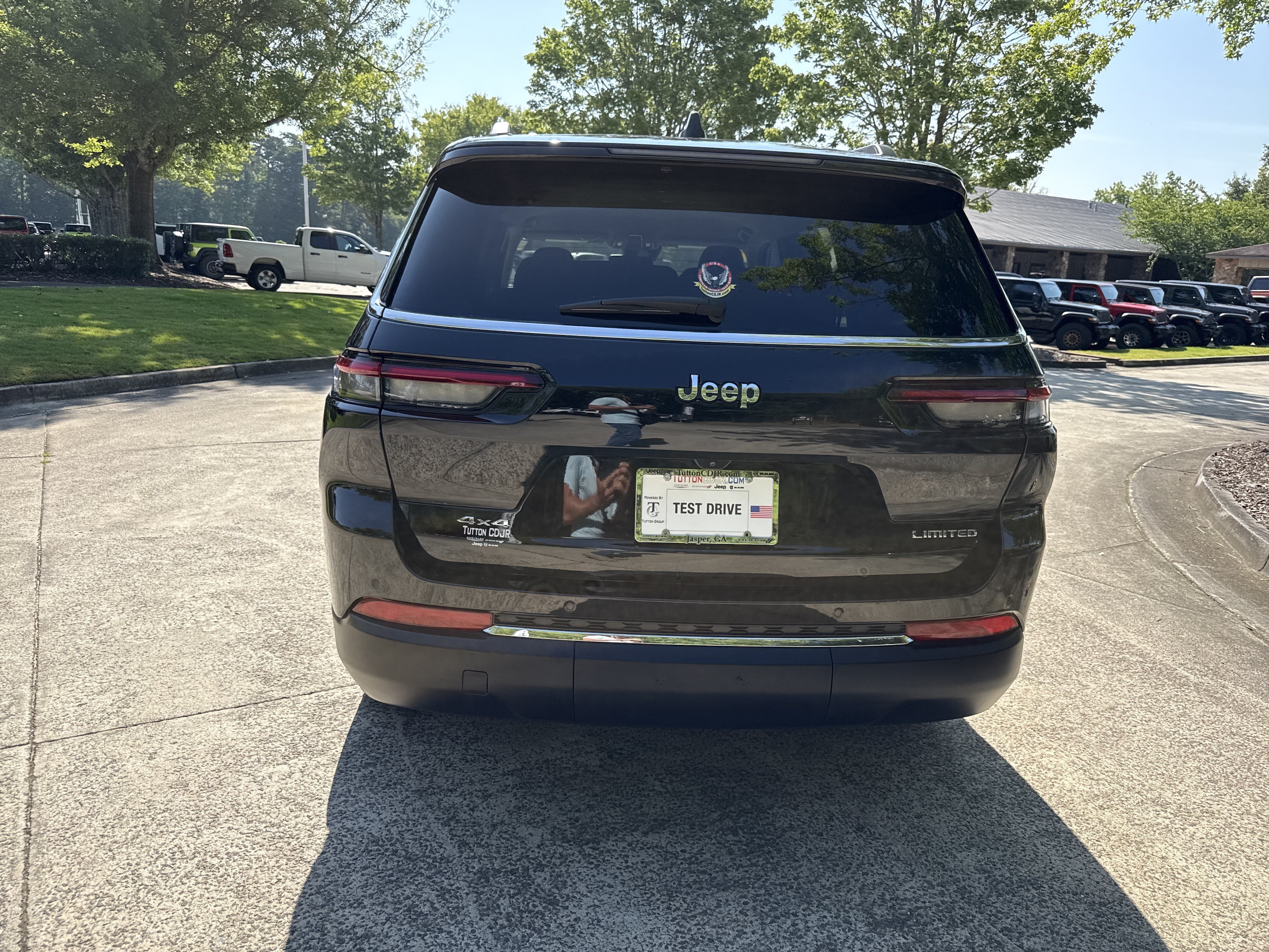 Used 2023 Jeep Grand Cherokee L Limited AWD/4WD image 6