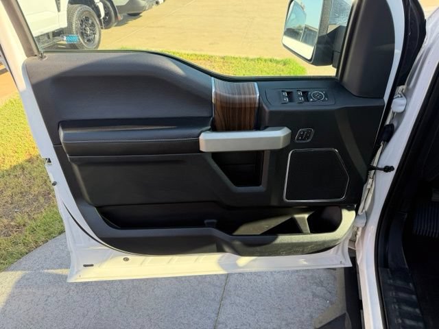 Used 2016 Ford F150 Lariat w/ Equipment Group 502A Luxury AWD/4WD image 9