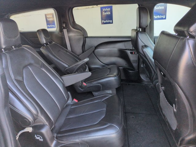 Used 2025 Chrysler Pacifica Select image 19
