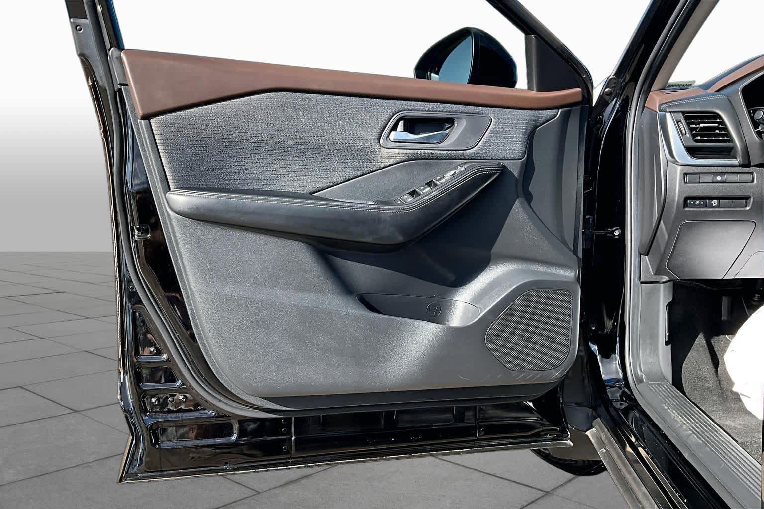 Certified 2023 Nissan Rogue SV FWD image 19
