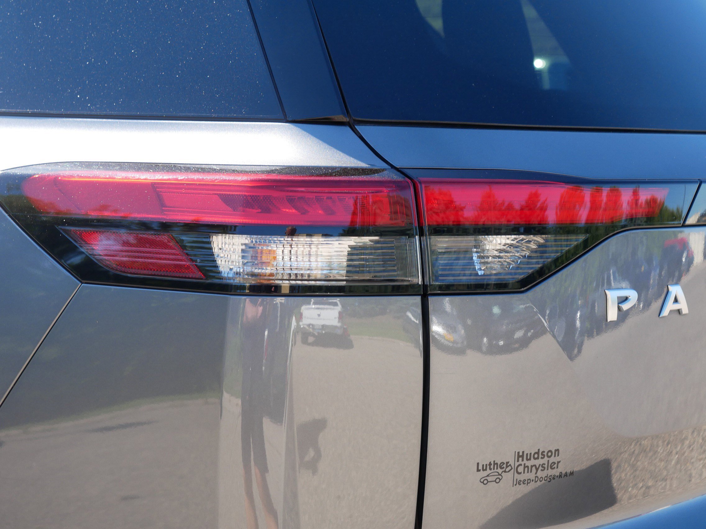 Used 2025 Nissan Pathfinder SV image 17