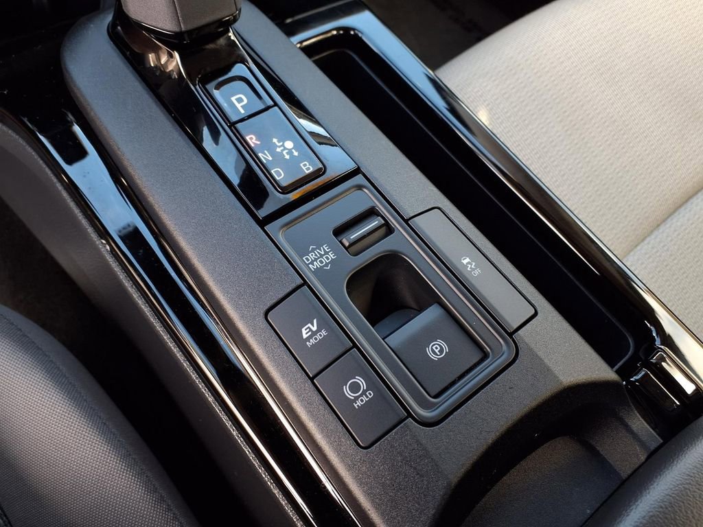 Used 2024 Toyota Prius LE image 21