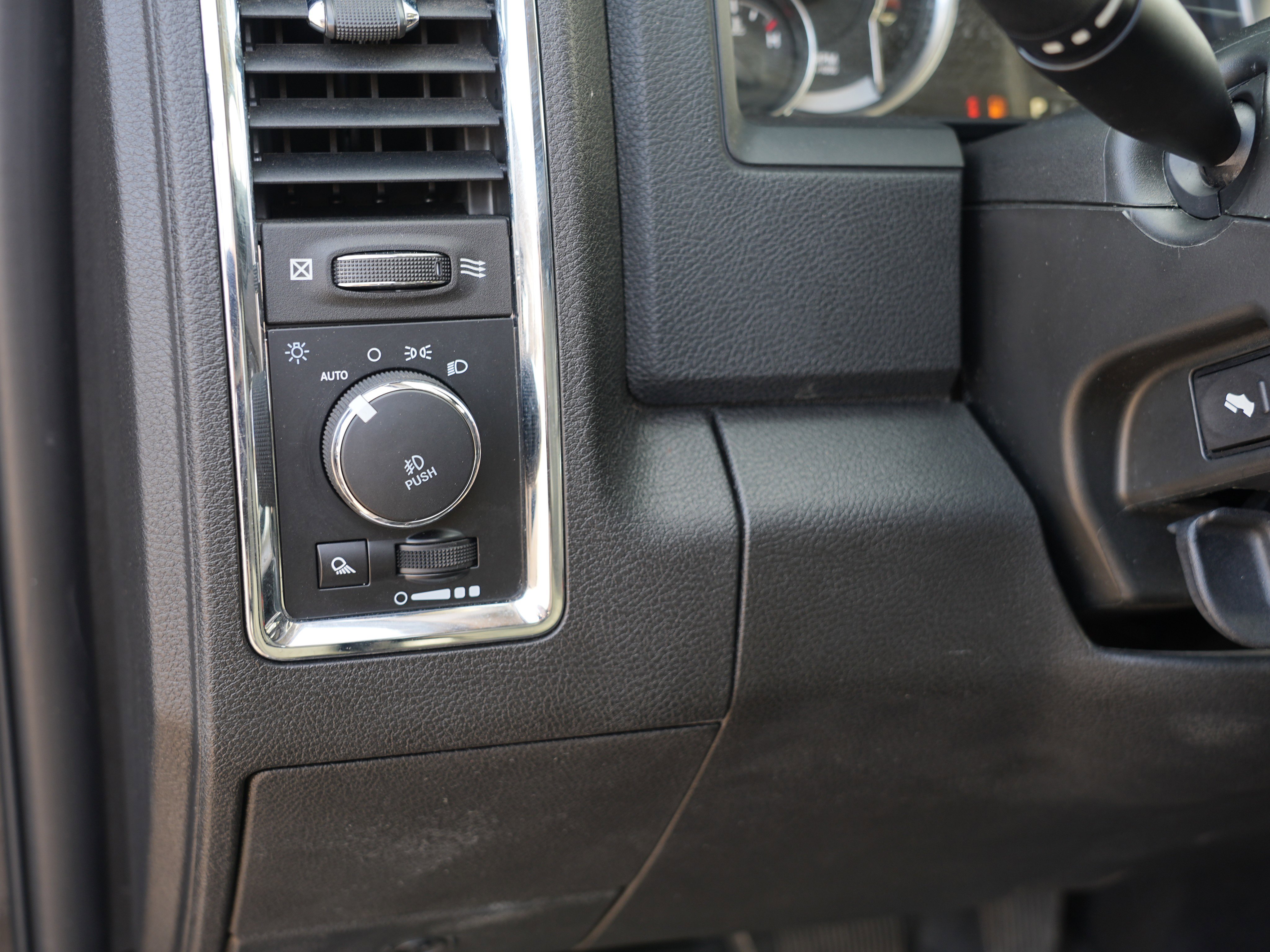 Used 2018 RAM 2500 Laramie image 16