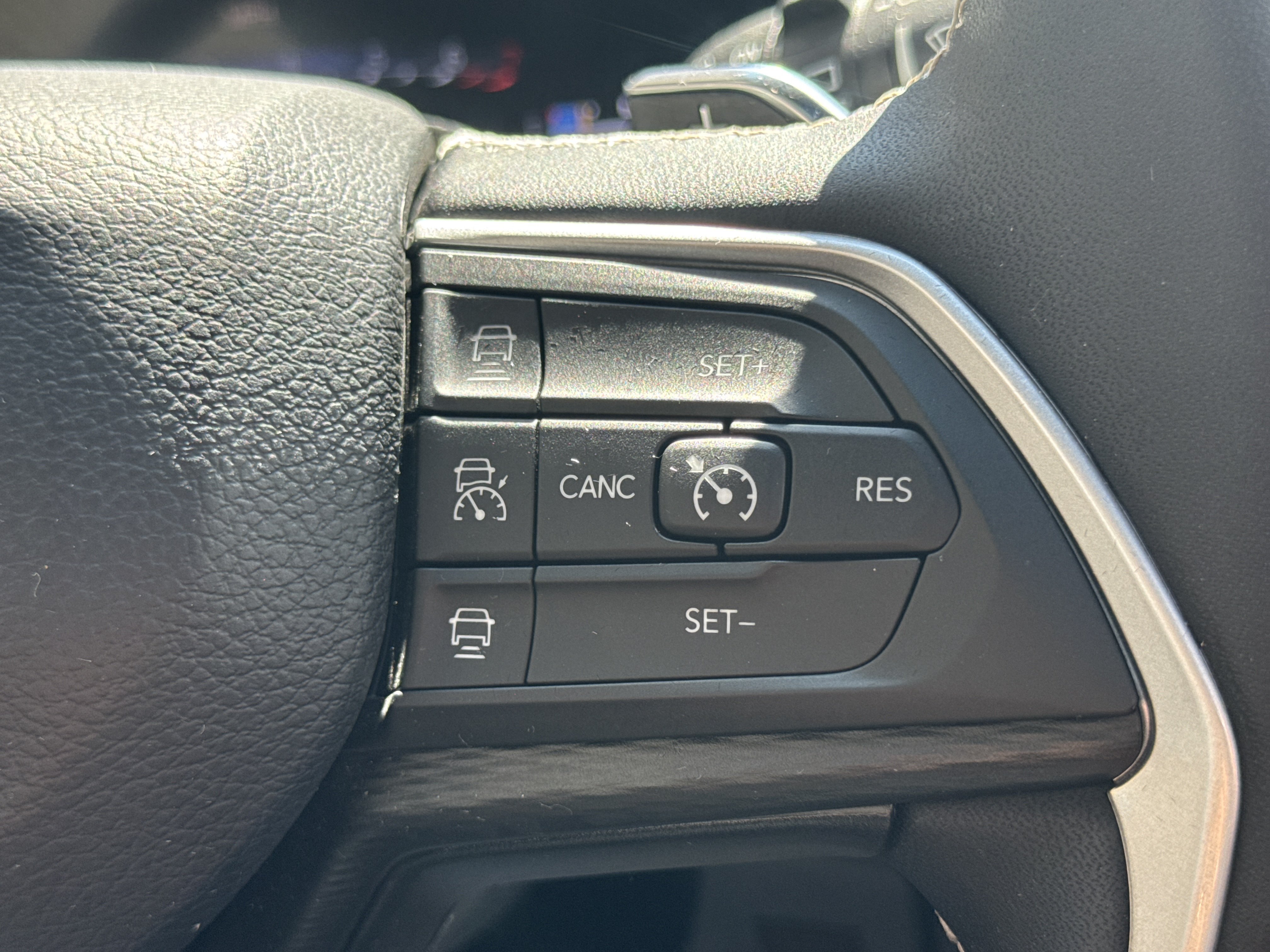 Used 2023 Jeep Grand Cherokee Altitude AWD/4WD image 18