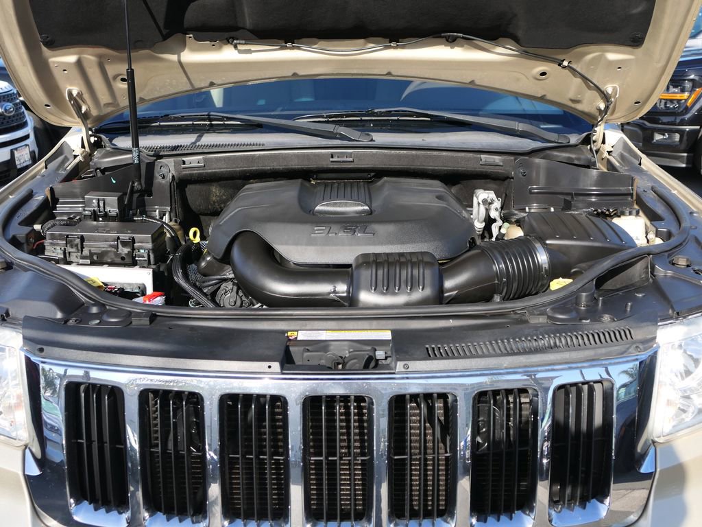 Used 2011 Jeep Grand Cherokee Laredo image 27