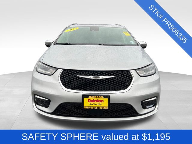 Used 2023 Chrysler Pacifica Limited image 2