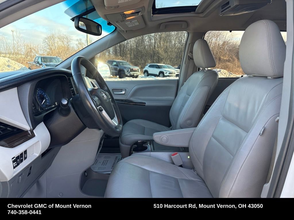 Used 2017 Toyota Sienna L image 12