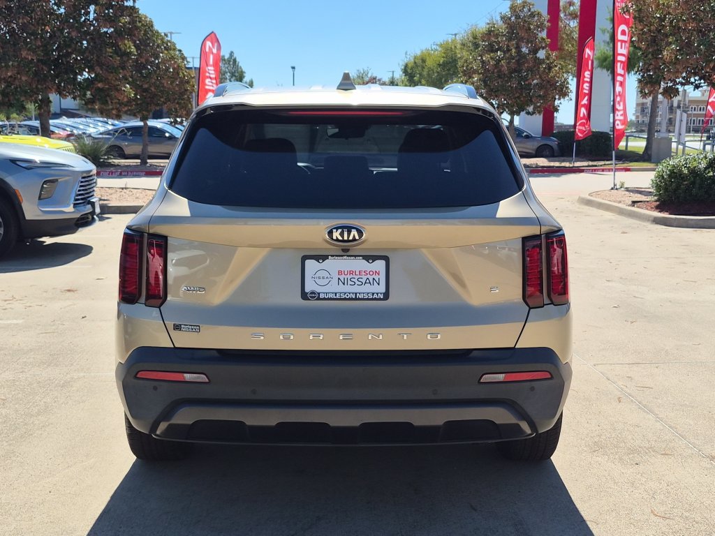 Used 2021 Kia Sorento S AWD/4WD image 3