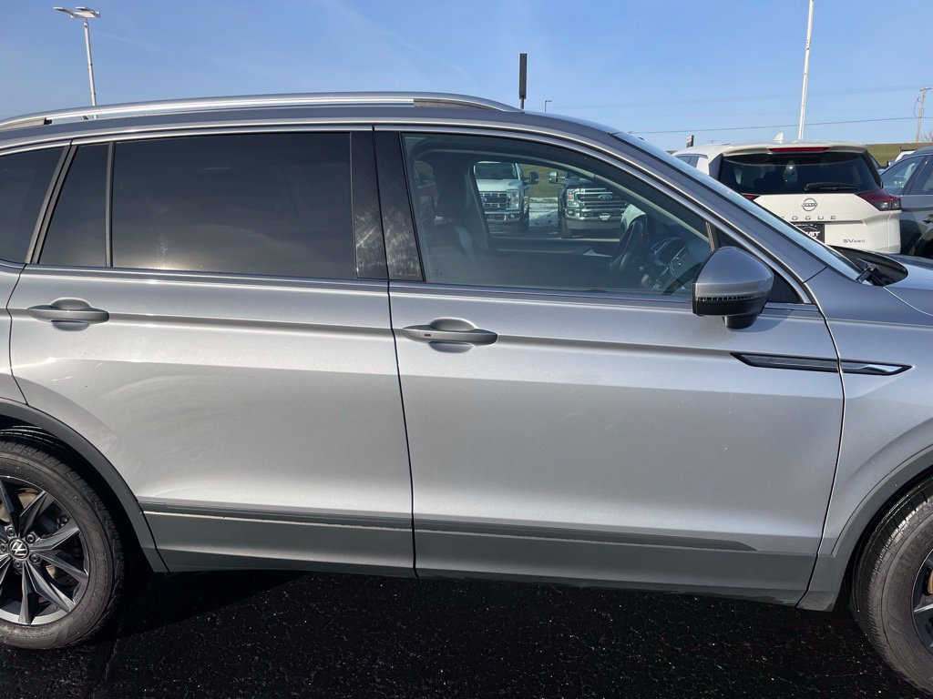 Used 2024 Volkswagen Tiguan SE AWD/4WD image 28