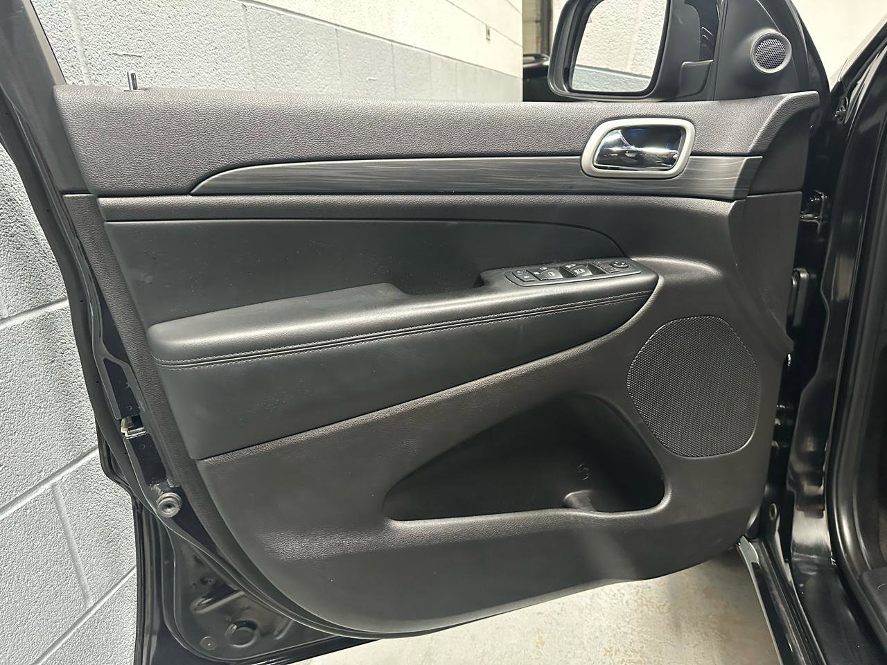 Used 2019 Jeep Grand Cherokee Altitude image 15