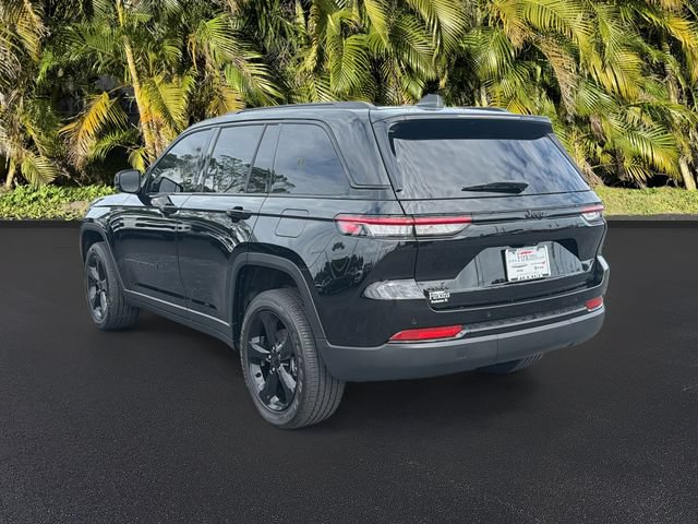 Used 2024 Jeep Grand Cherokee Altitude AWD/4WD image 8