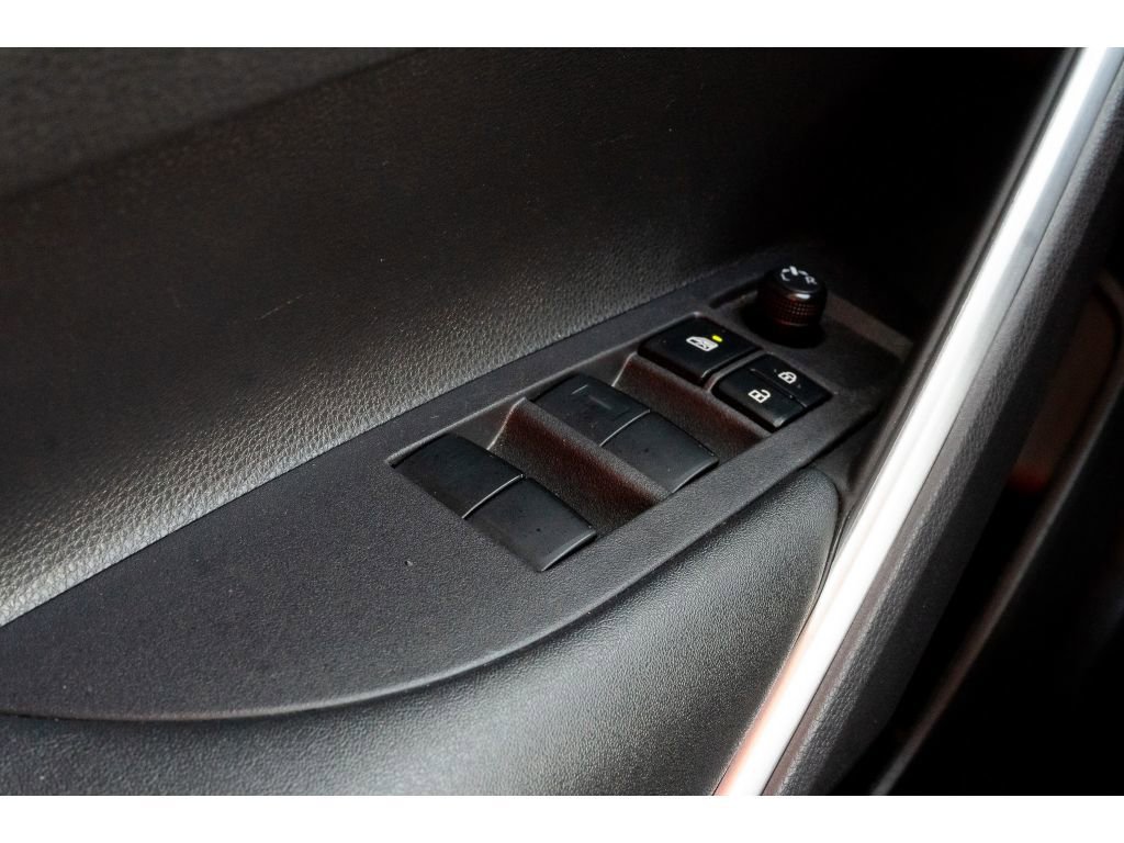 Used 2024 Toyota Corolla Cross LE FWD image 28