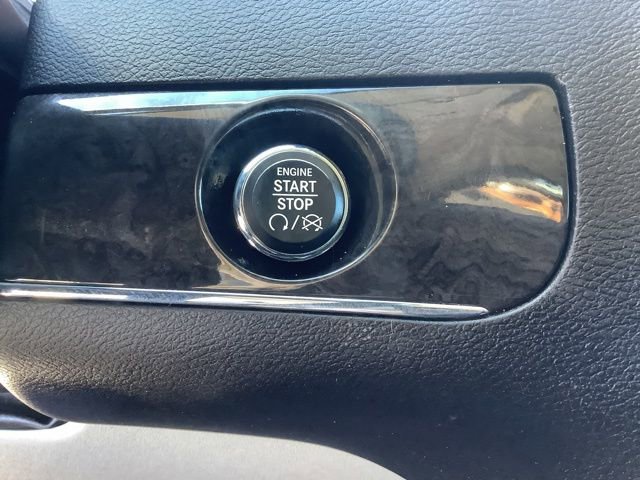 Used 2014 Chrysler Town & Country Touring-L w/ Driver Convenience Group image 31