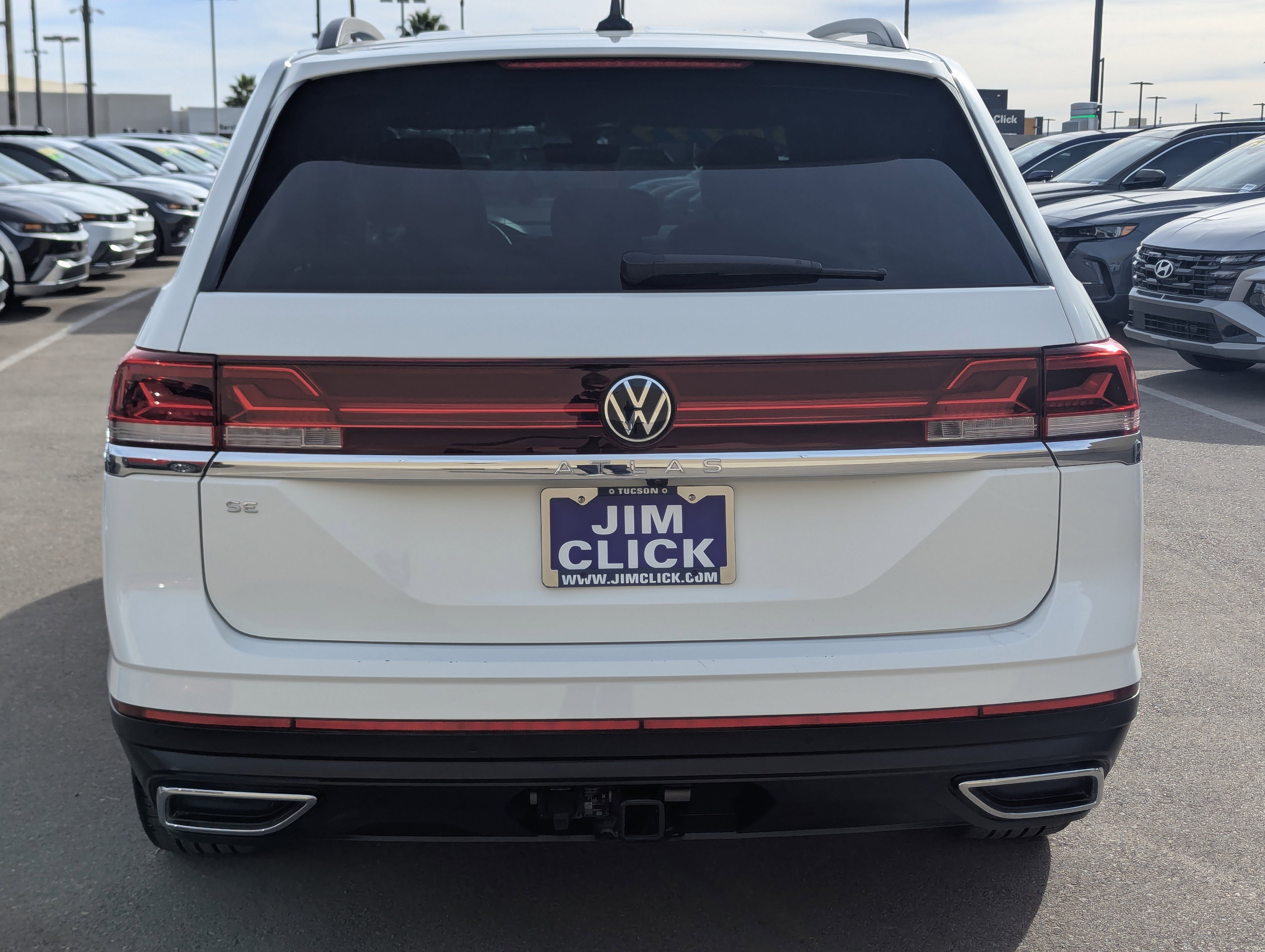 Used 2025 Volkswagen Atlas SE image 3