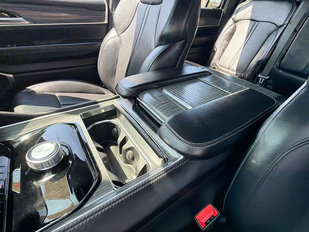 Certified 2024 Jeep Wagoneer Series II w/ Flexible Seating Group RWD image 22