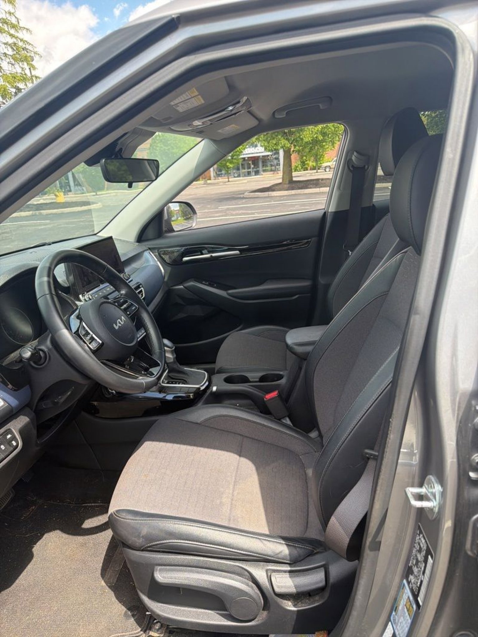 Used 2023 Kia Seltos S w/ Navigation Package FWD image 8