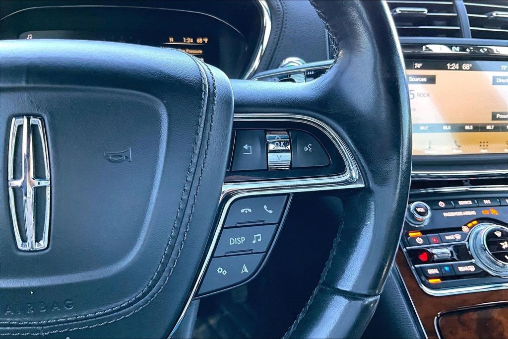 Used 2017 Lincoln Continental Select image 19