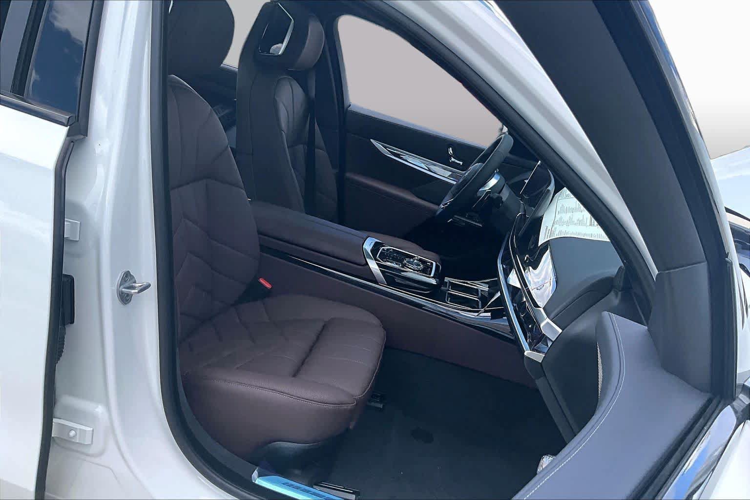 Used 2026 BMW 750e xDrive w/ Executive Package AWD/4WD image 7