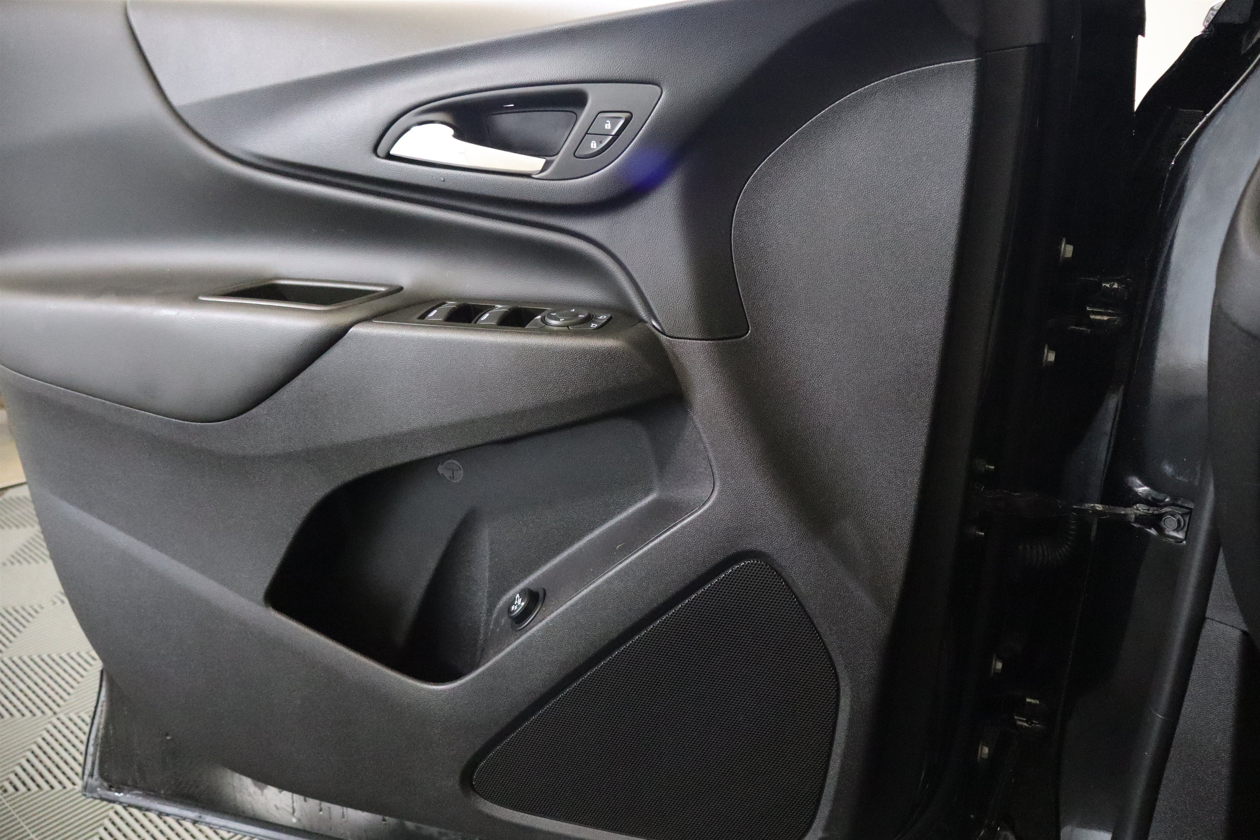 Used 2024 Chevrolet Equinox LT w/ LPO, Floor Liner Package FWD image 36