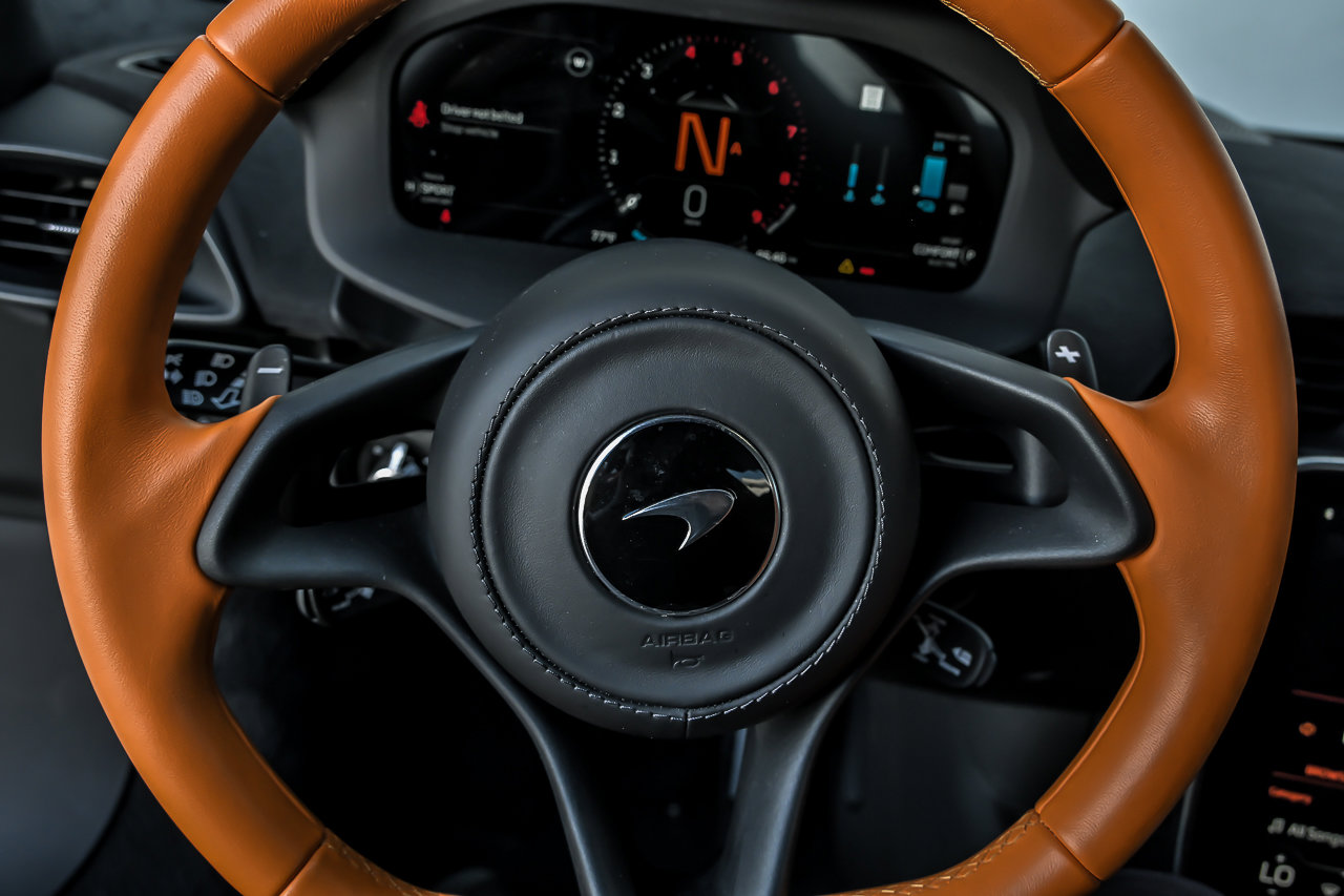 Used 2023 McLaren Artura RWD image 22