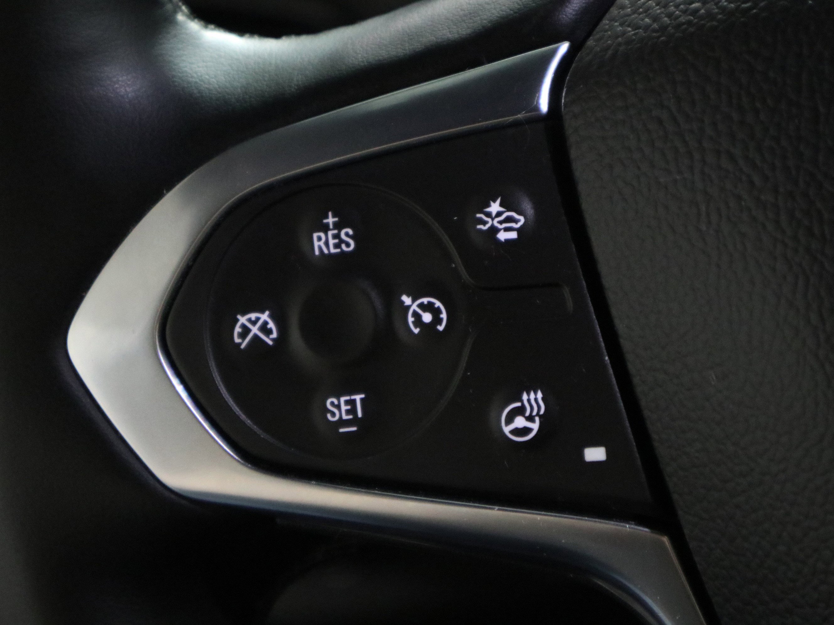 Used 2023 Chevrolet Traverse LT FWD image 29