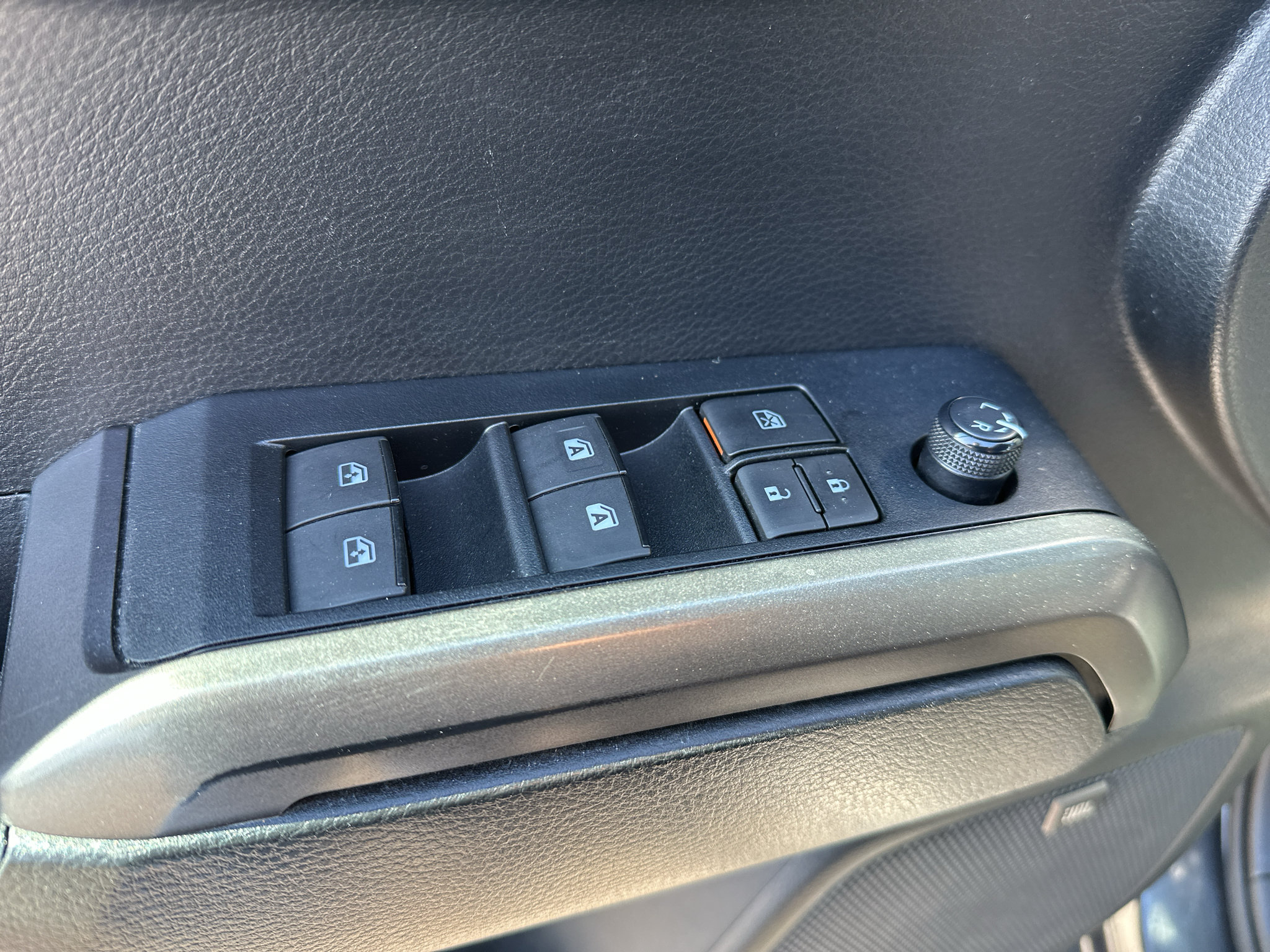 Used 2019 Toyota Tacoma TRD Sport AWD/4WD image 17