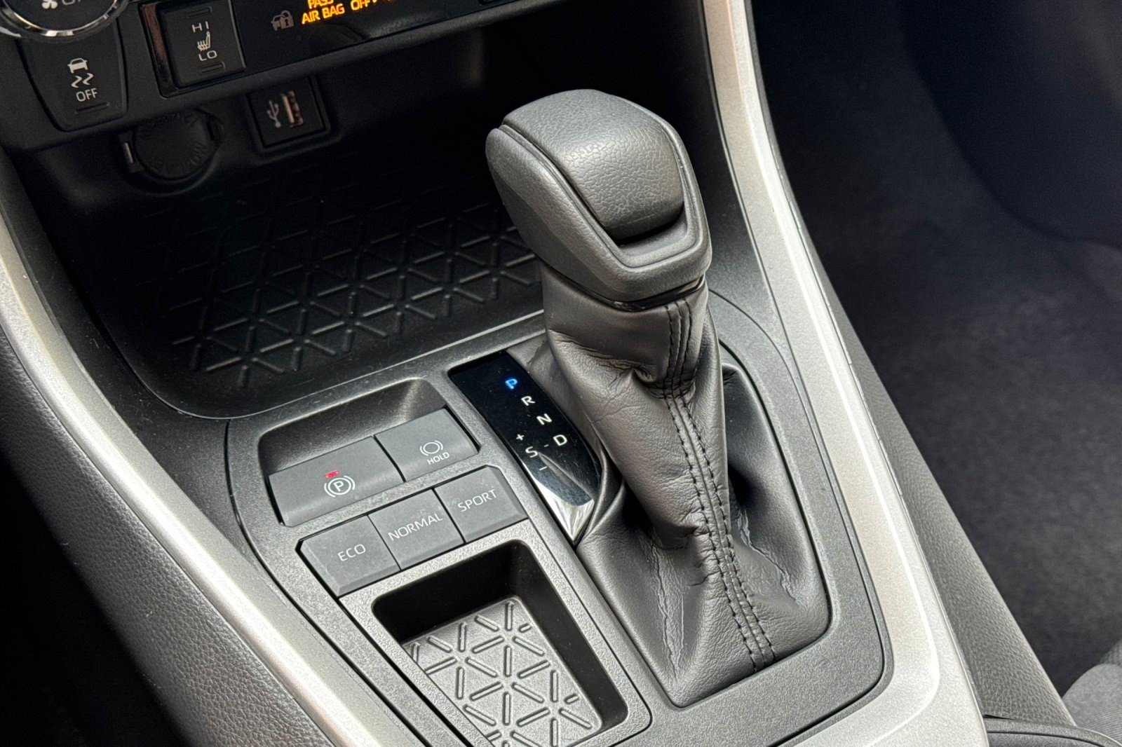 Used 2024 Toyota RAV4 XLE w/ Convenience Package FWD image 17