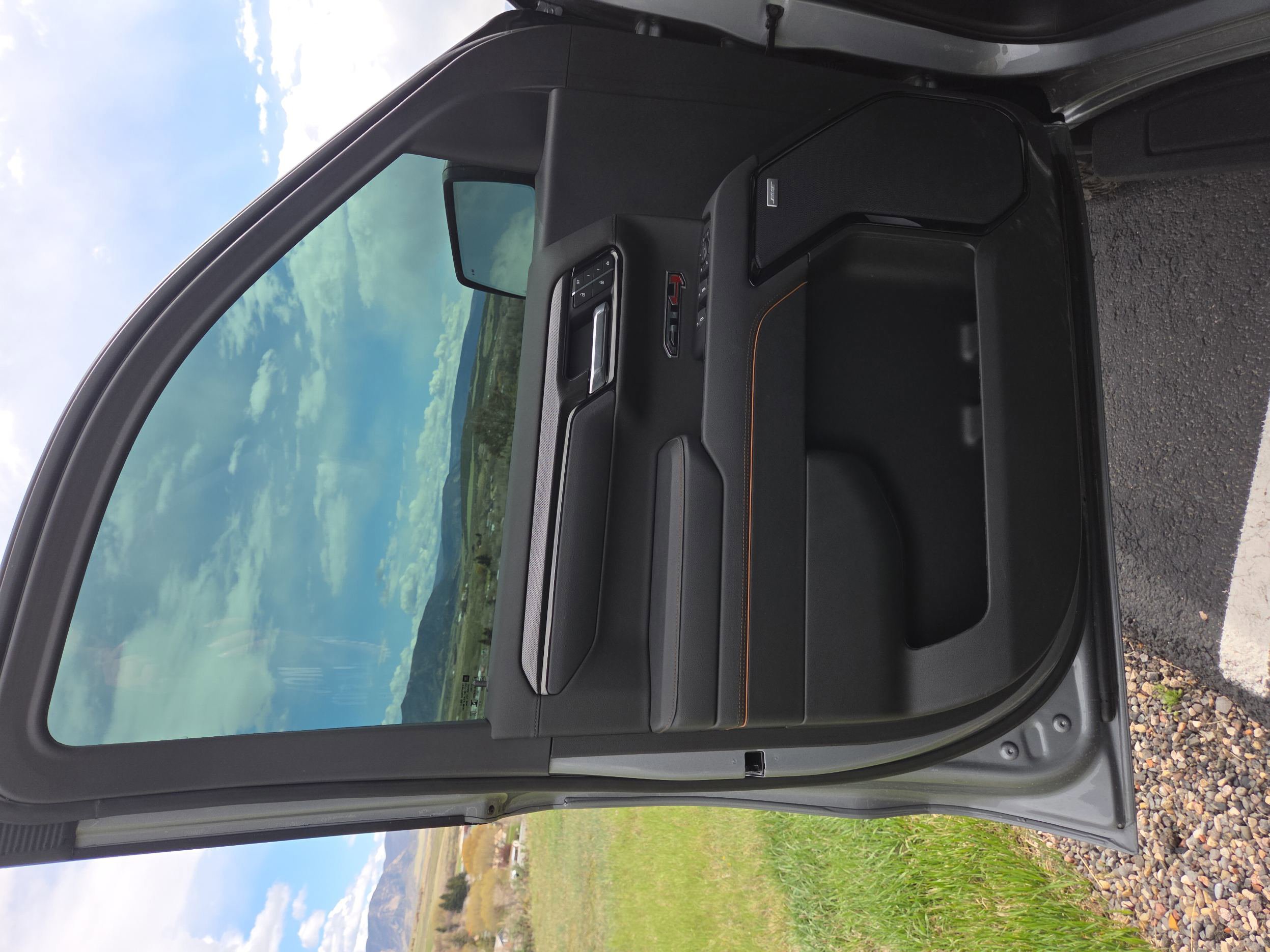 Used 2025 GMC Sierra 1500 AT4 w/ AT4 Premium Package image 17