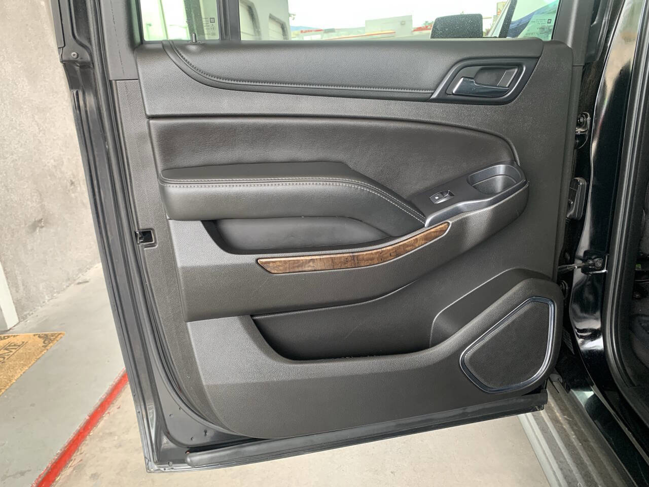 Used 2019 Chevrolet Suburban LT image 12