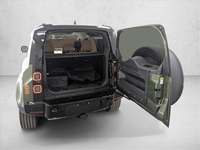 New 2026 Land Rover Defender 110 X-Dynamic SE image 7