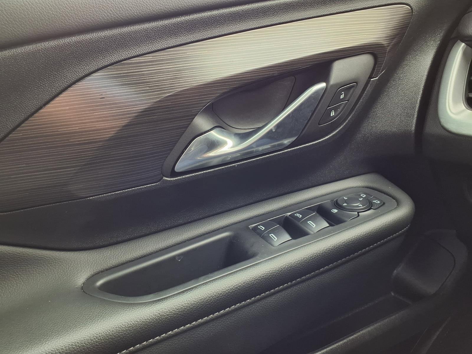 Used 2024 GMC Terrain SLE image 18